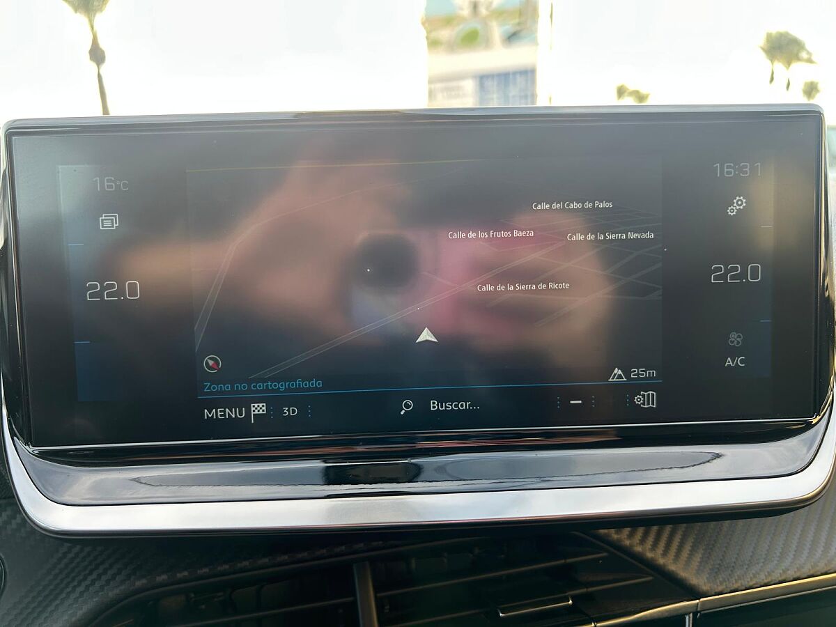 PEUGEOT 2008 ALLURE 1.2 E-THP AUTO SPANISH LHD IN SPAIN 16000 MILES SUPERB 2021